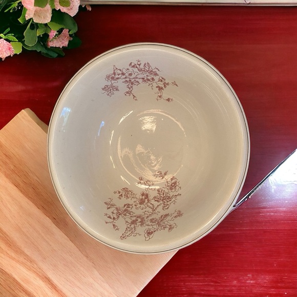 Beautiful antique pitcher and wash basin set. - Picture 7 of 13